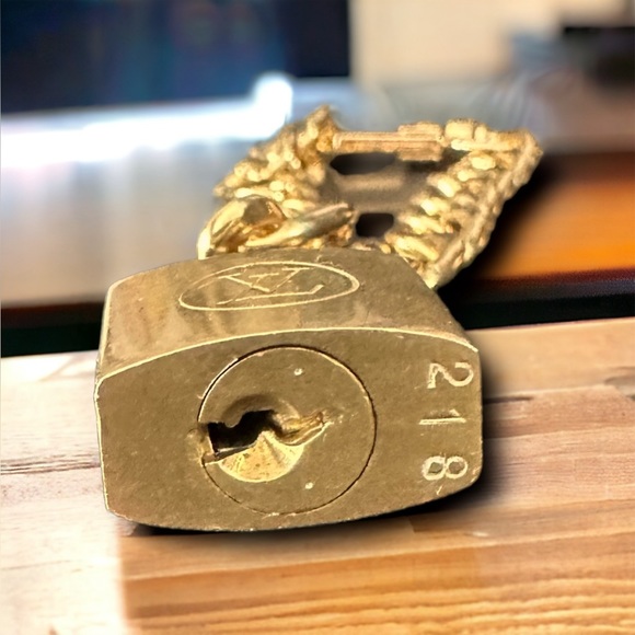 Louis Vuitton authentic padlock 🔒w/chain/clip bracelet exc condition #218 - Picture 5 of 5